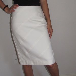 White house Black market skirt🌈